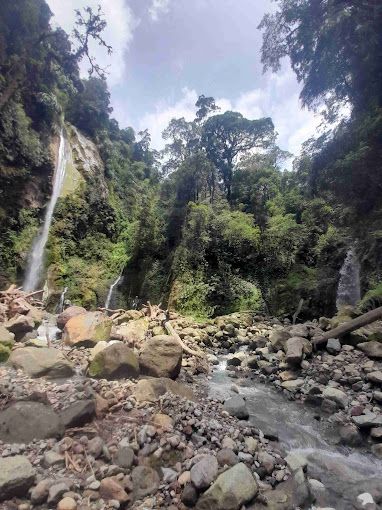 Air Terjun Dua Warna